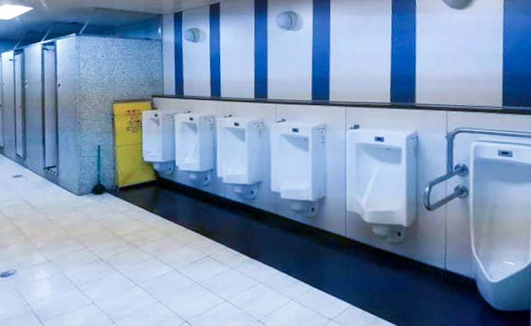 公共交通機関や企業の事業所の男子トイレ（小便器）に採用